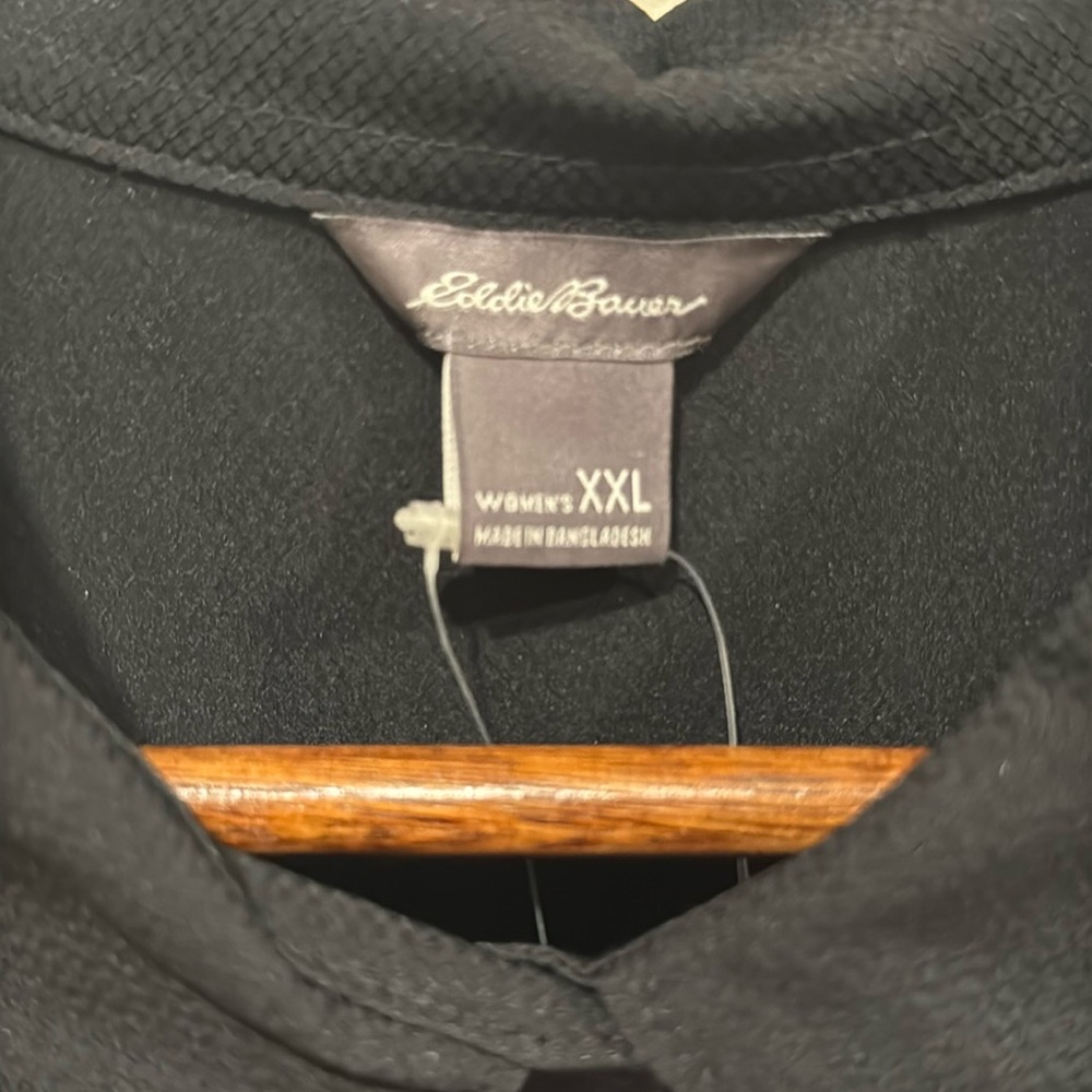 Eddie Bauer Black Sleeveless Button Down Shirt - Picture 2 of 7
